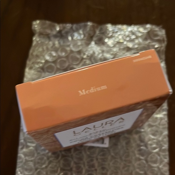 Laura Geller Color Correcting Foundation Medium - Picture 3 of 4